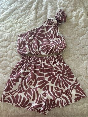 Petal & Pup One-Shoulder Floral Print Crop Top and Shorts Set - Mauve/White